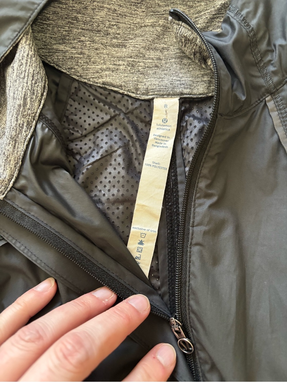 Lululemon Run Essential Jacket Size 8 Black Vintage Running Windbreaker - Picture 4 of 7